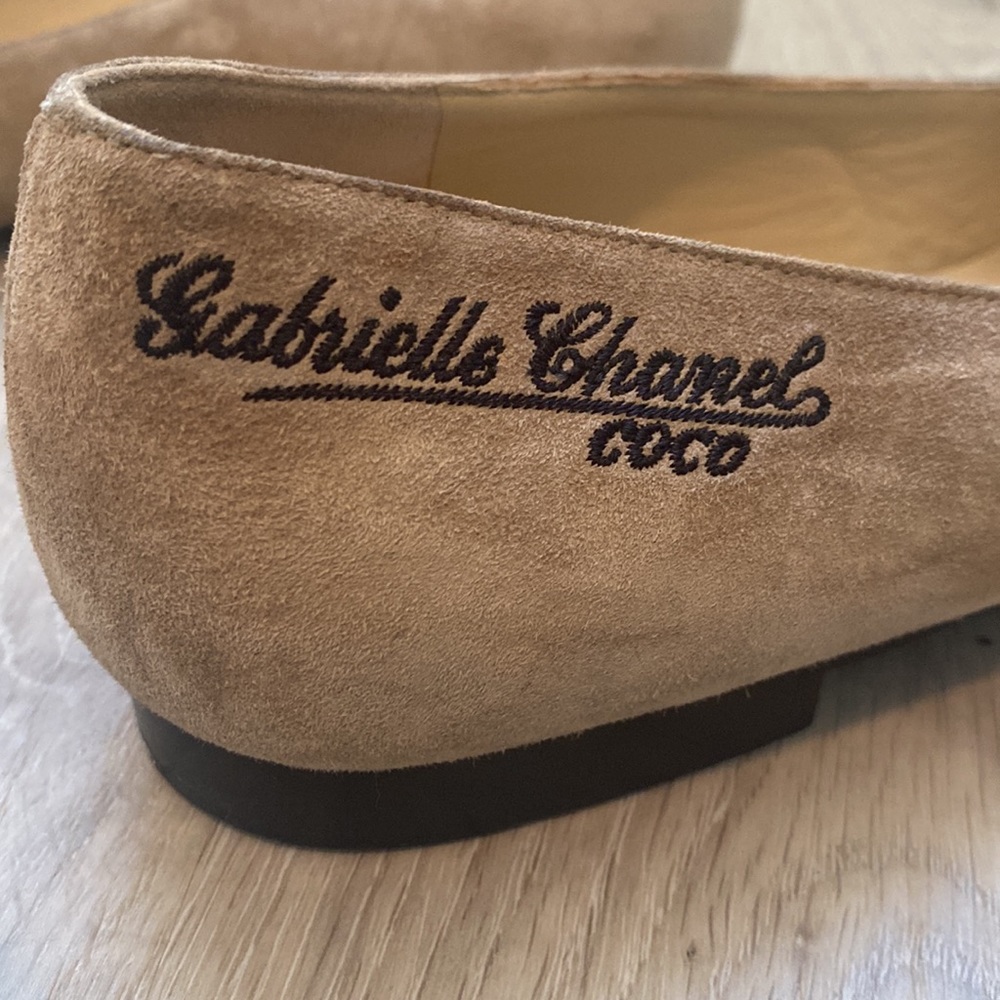 CHANEL Tan and Black Women's Shoes - Picture 10 of 16